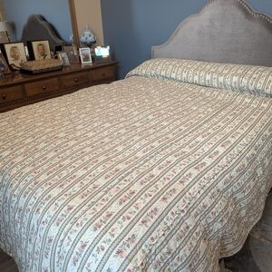 90s VTG Country Curtains Ivory Green Pink Floral Quilted Queen Bedspread USA